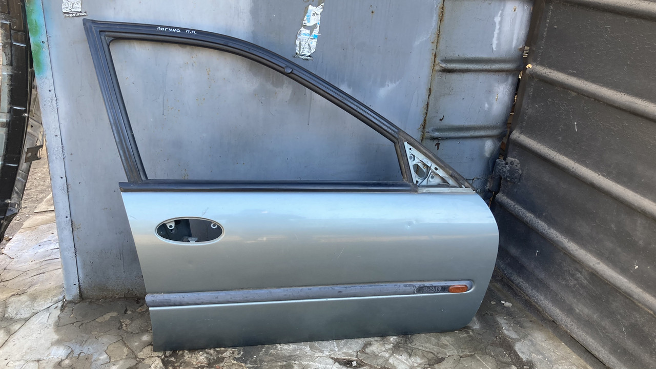 Двері передні права пасажирська універсал Рено Лагуна Renault Laguna