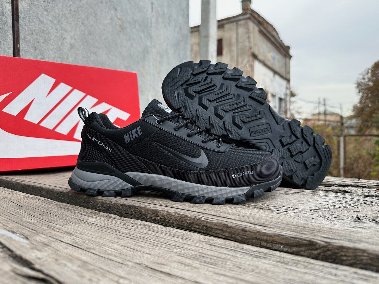 Чоловічі кросівки Nike Rivah Gore-Tex чорний з сірим