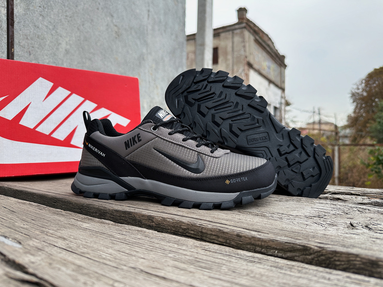 Чоловічі кросівки Nike Rivah Gore-Tex бежеві
