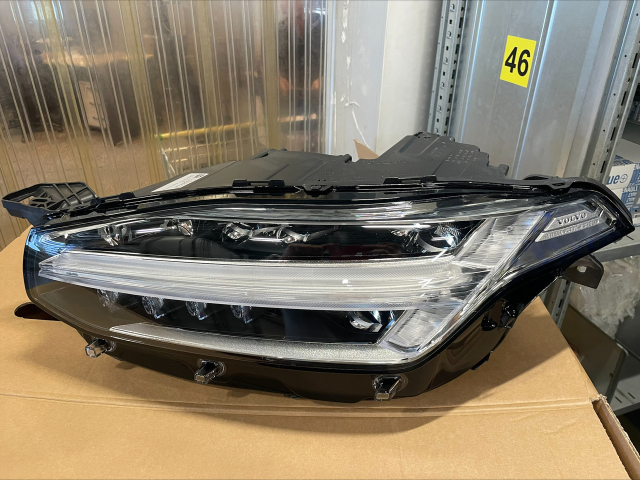 Фара передня ліва Volvo: xc90 (16-), 31655714