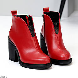 Яскраві червоні шкіряні ботильйони – універсальна елегантність