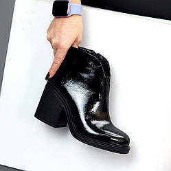 Чорні лакові глянцеві шкіряні ботильйони - універсальна елегантність
