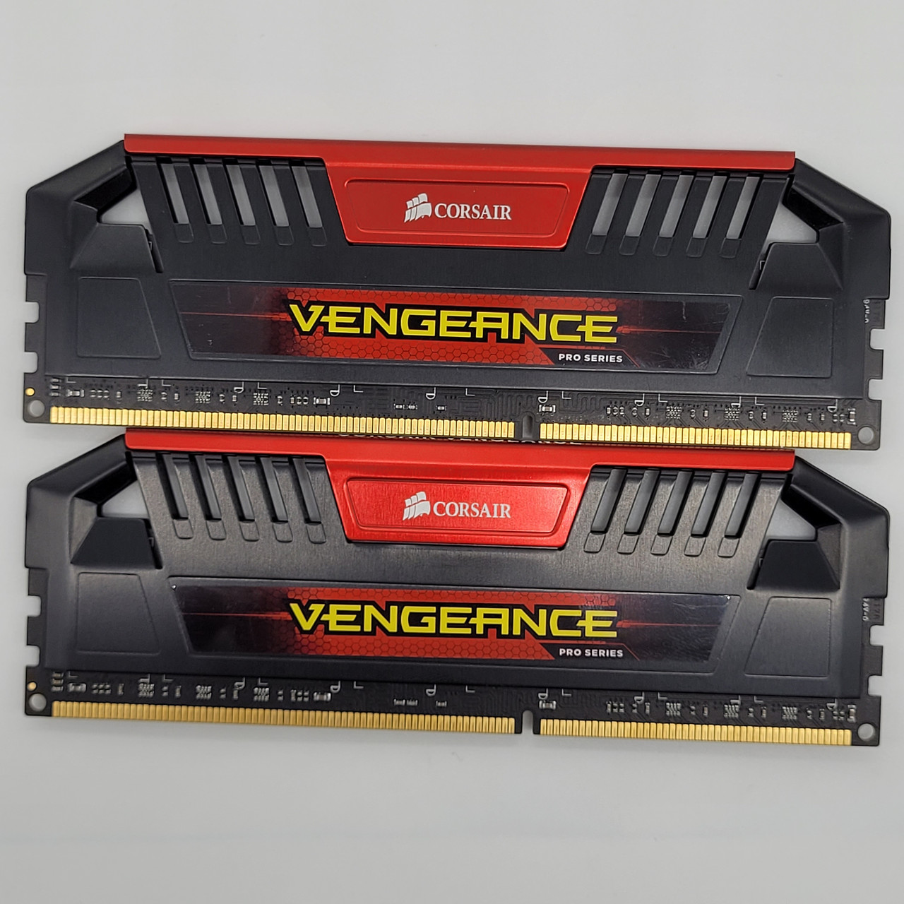 Пара оперативної пам'яті Corsair Vengeance PRO DDR3 16Gb (2x8Gb) 1866MHz PC3-14900U 2R8 CL9 (CMY16GX3M2A1866C9R) Б/В