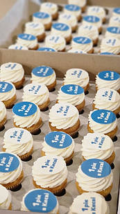 Капкейк з логотипом