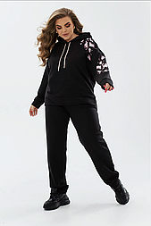 Жіночий спортивний костюм з вишивкою