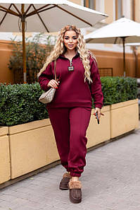 Комфортний жіночий костюм