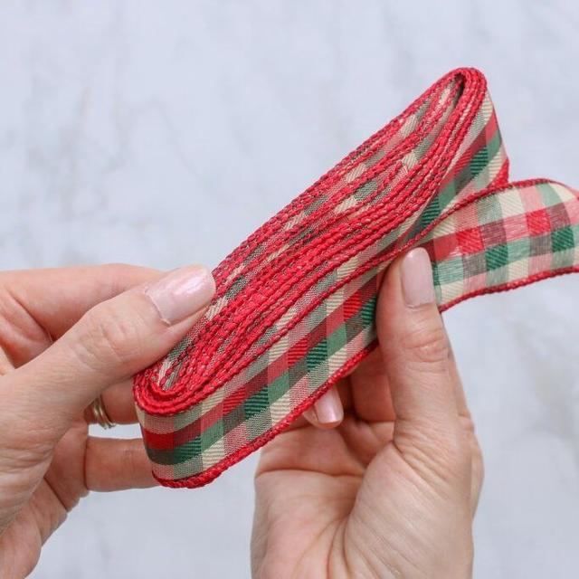 Пишний бант зі стрічки