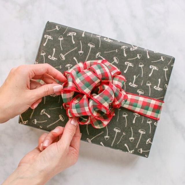 Як зав'язати красивий бант зі стрічки