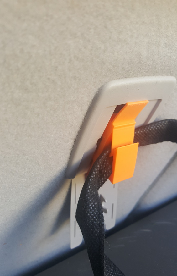 Гачок для сумок Nissan Leaf у затискач дитячого сидіння, фото 1