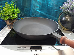 Сковорода чавунна з дерев'яною ручкою, d=240 мм, h=40 мм
