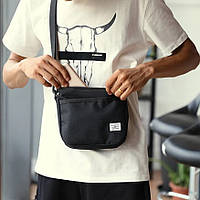 Сумка месенджер через плече чорна бананка класична