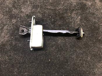 Обмежувач дверей KIA NIRO 16- 1.6 G4LE 2017 задн. лев. (б/у)