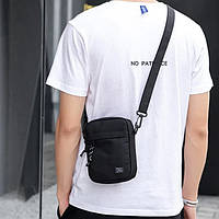 Сумка месенджер через плече чорна бананка класична