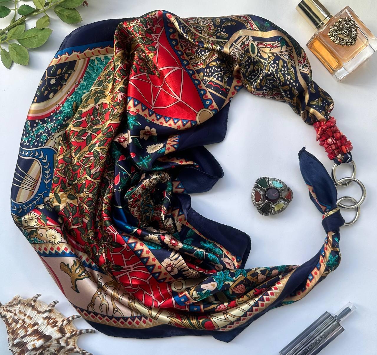 Дизайнерська хустка "Червоно-синій орнамент" від бренда My Scarf, прикрашена натуральним каменем