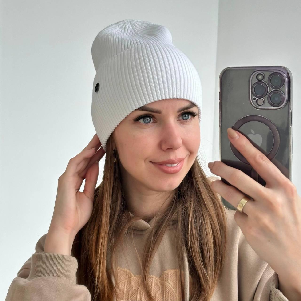 Шапка з відворотом біла 937001