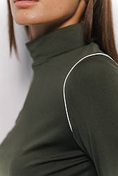 Жіночий гольф із кантом на прорізах і рукавах