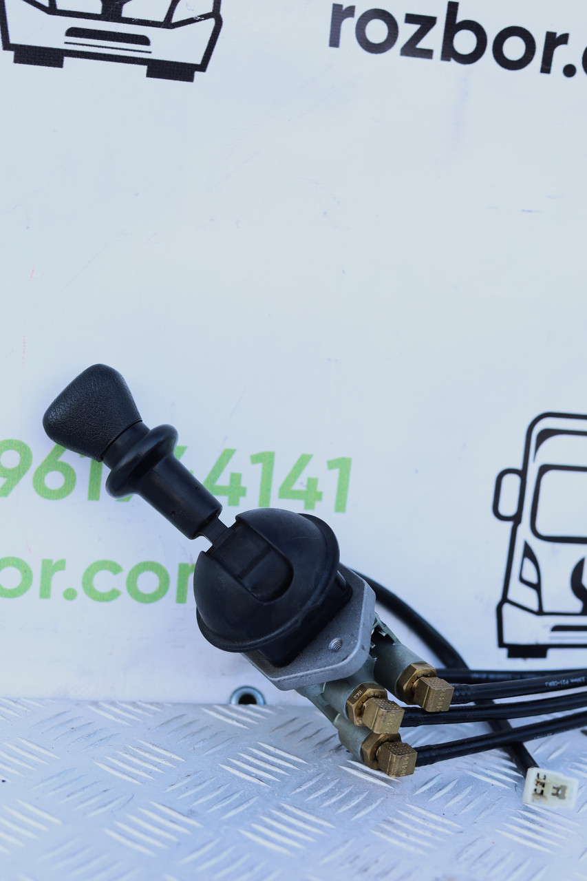 Кран стояночного гальма (ручник) б/в DAF CF 85 (1675724, 1675727) оригінал, 300х200х300 мм