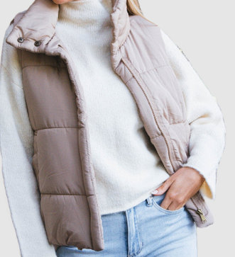 Жилети та безрукавки жіночі