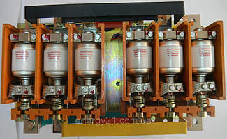 Реверсивний вакуумний контактор КВн 3-400/1,14-4,5-Р