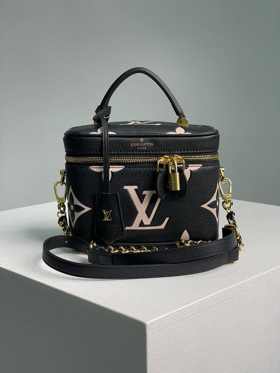 Шкіряна жіноча сумочка Louis Vuitton чорна з фірмовим тисненням
