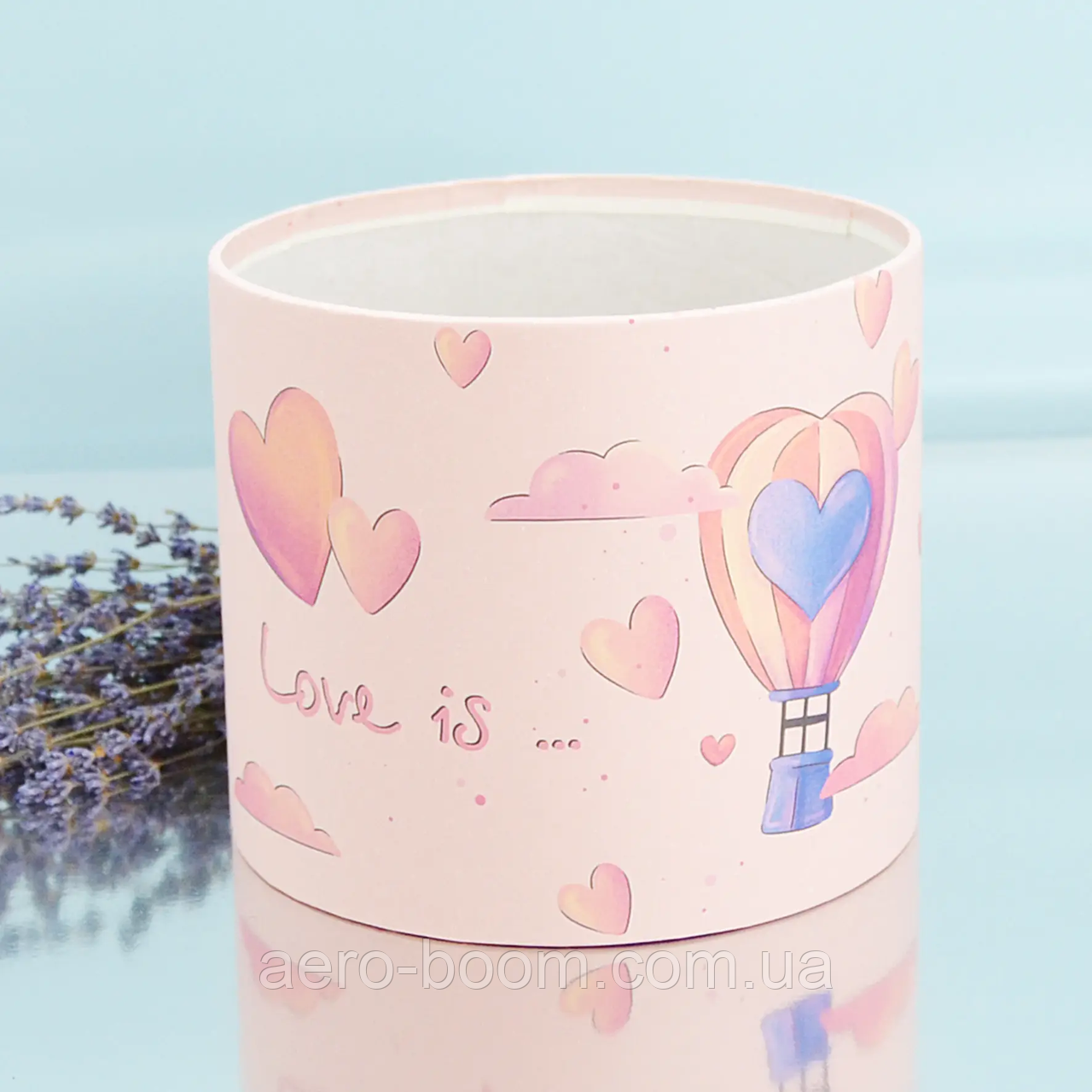 Шляпна коробка "Love is" 18 см
