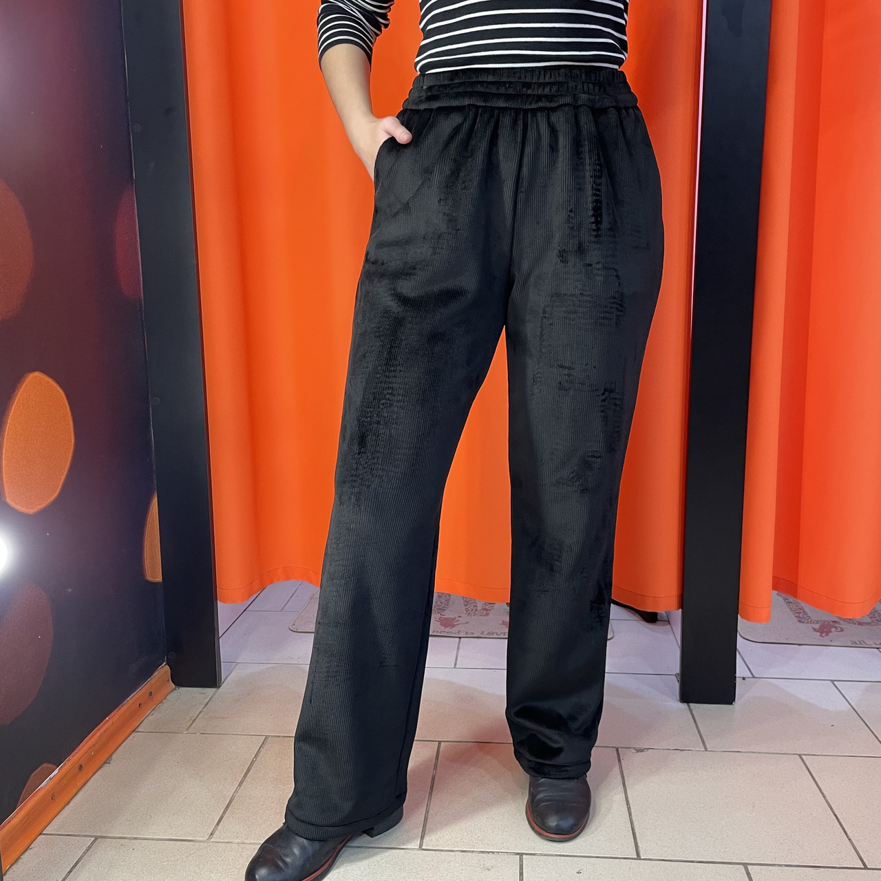 Штани жіночі теплі прямі велюр на хутрі рубчик на резинці 50 чорні, фото 1