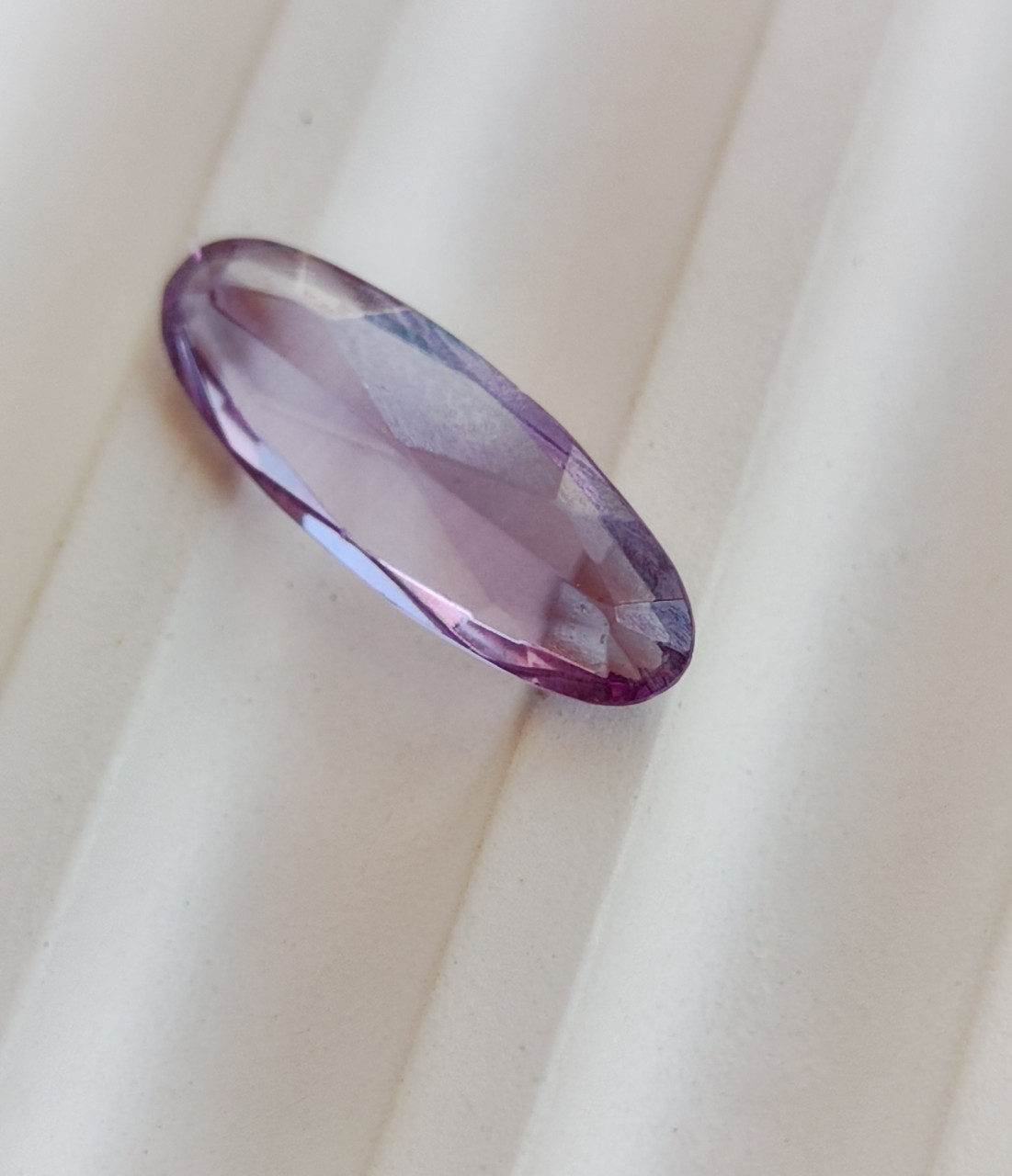 Олександрит кабошон овал. Камінь без оправи олександрит 19*7*5 мм.  Кабошони з олександриту. Індія., фото 1
