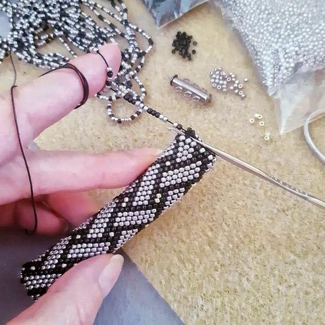 Інструменти для в'язання с бісером