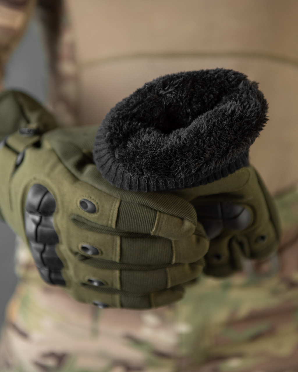 Чоловічі тактичні рукавички зимові з кісточками олива на затяжці з гумкою на хутрі, фото 1