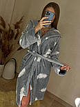 Халат теплий жіночий короткий сірий із пір'ям із капюшоном і поясом, фото 5