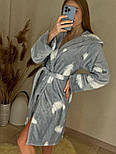 Халат теплий жіночий короткий сірий із пір'ям із капюшоном і поясом, фото 4