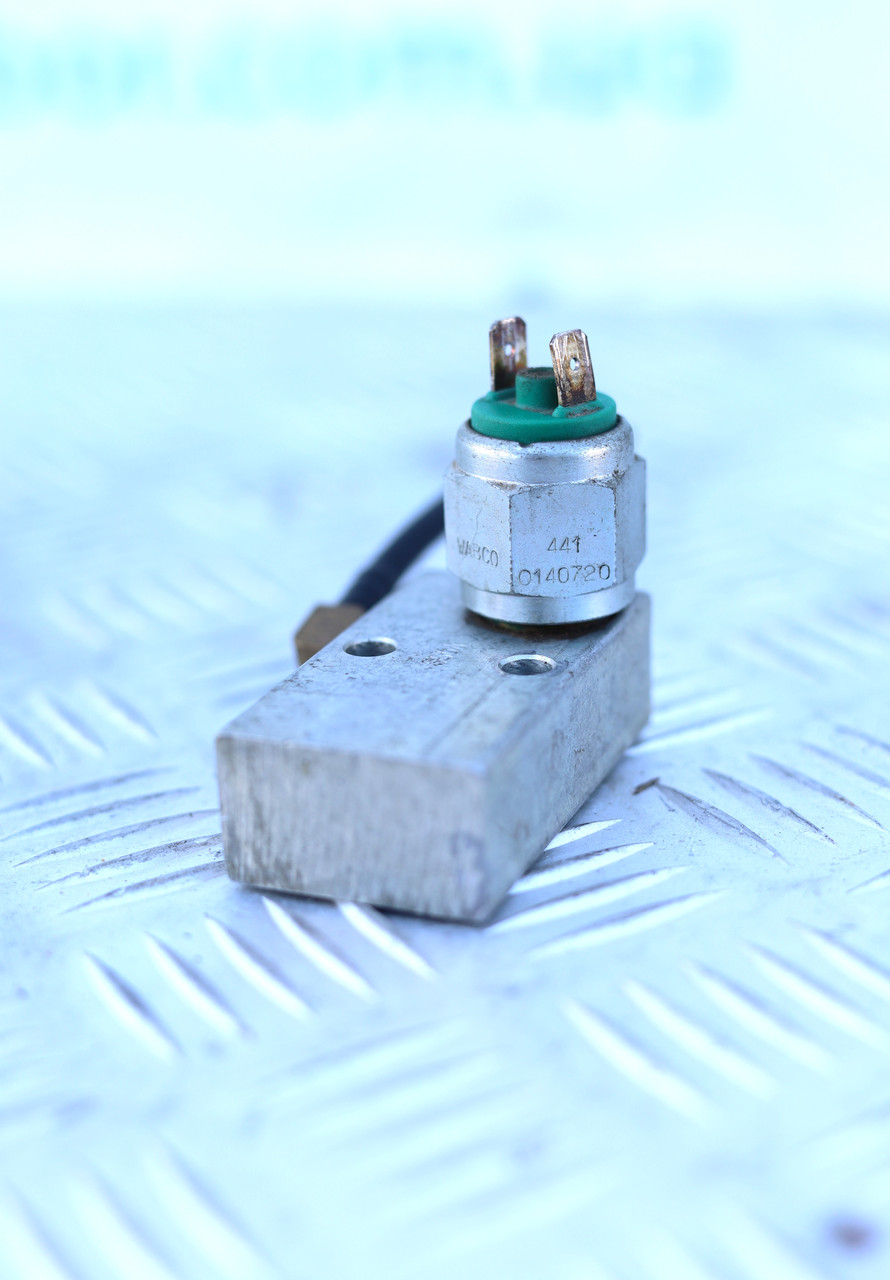 Датчик ручного гальма б/в DAF CF 85 (4410140720) оригінал, 20х20х50 мм