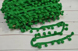 Стрічки з помпонами