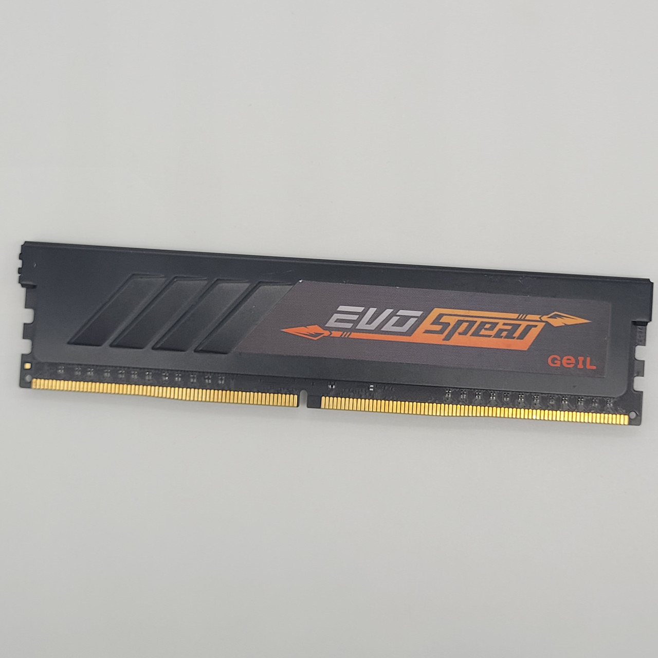 Оперативна пам'ять Geil Evo Spear DDR4 4Gb 2400MHz PC4-19200U 1R8 CL16 (GASB48GB2400C16DC) Б/В