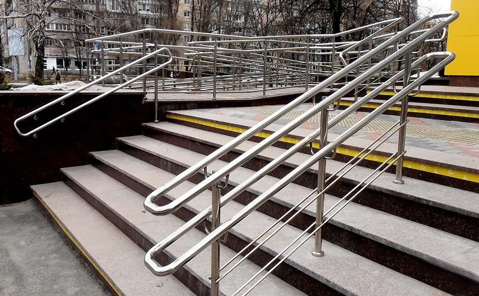 Розділювачі потоку для центрального входу з нержавіючої сталі під замовлення в Мелітополі Запорізької області