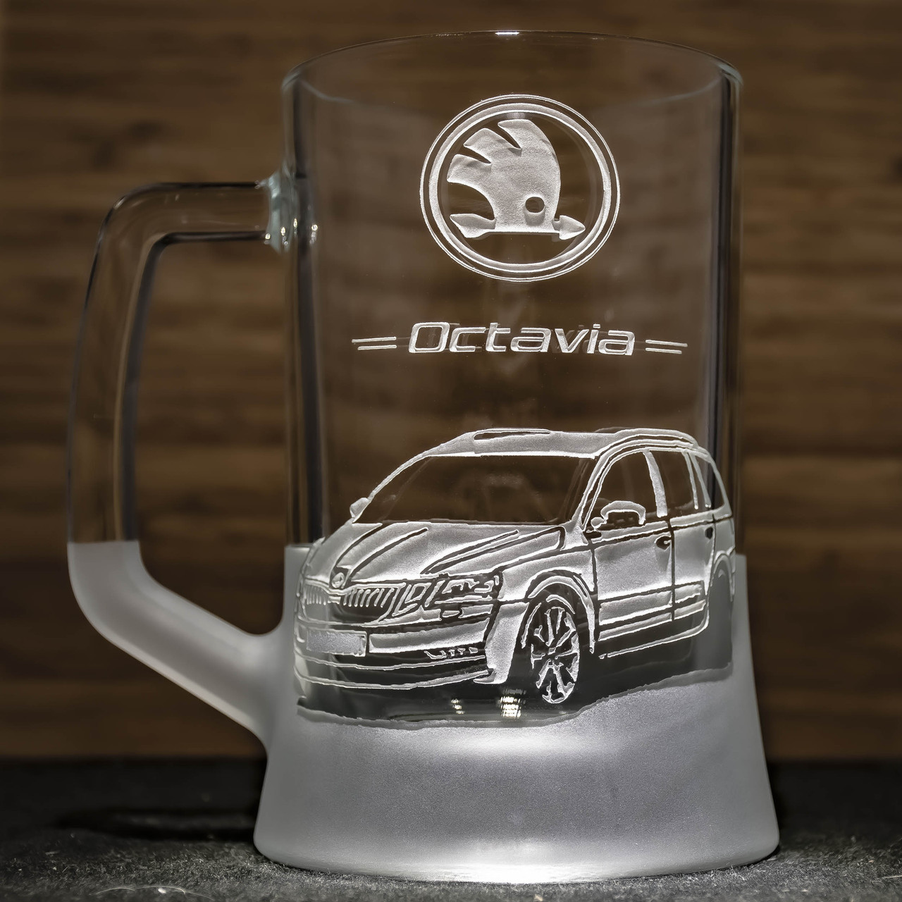 Пивний келих із гравіюванням автомобіля Skoda Octavia Combi A7 Шкода Октавія — подарунок для автолюбителя, фото 1