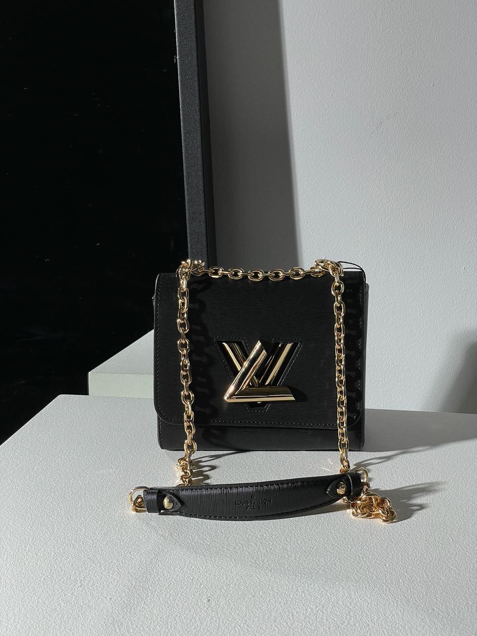 Чорна жіноча сумочка Louis Vuitton з еко-шкіри на ланцюжку