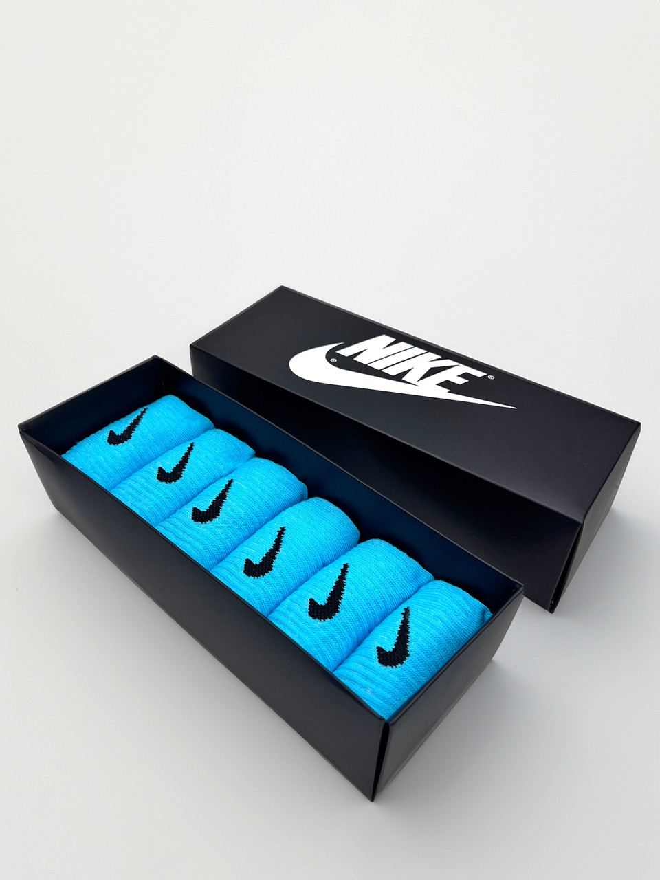 Подарунковий набір блакитних короткіх 35-41 жіночіх в чорному боксі Nike/найк — 6 пар шкарпеток