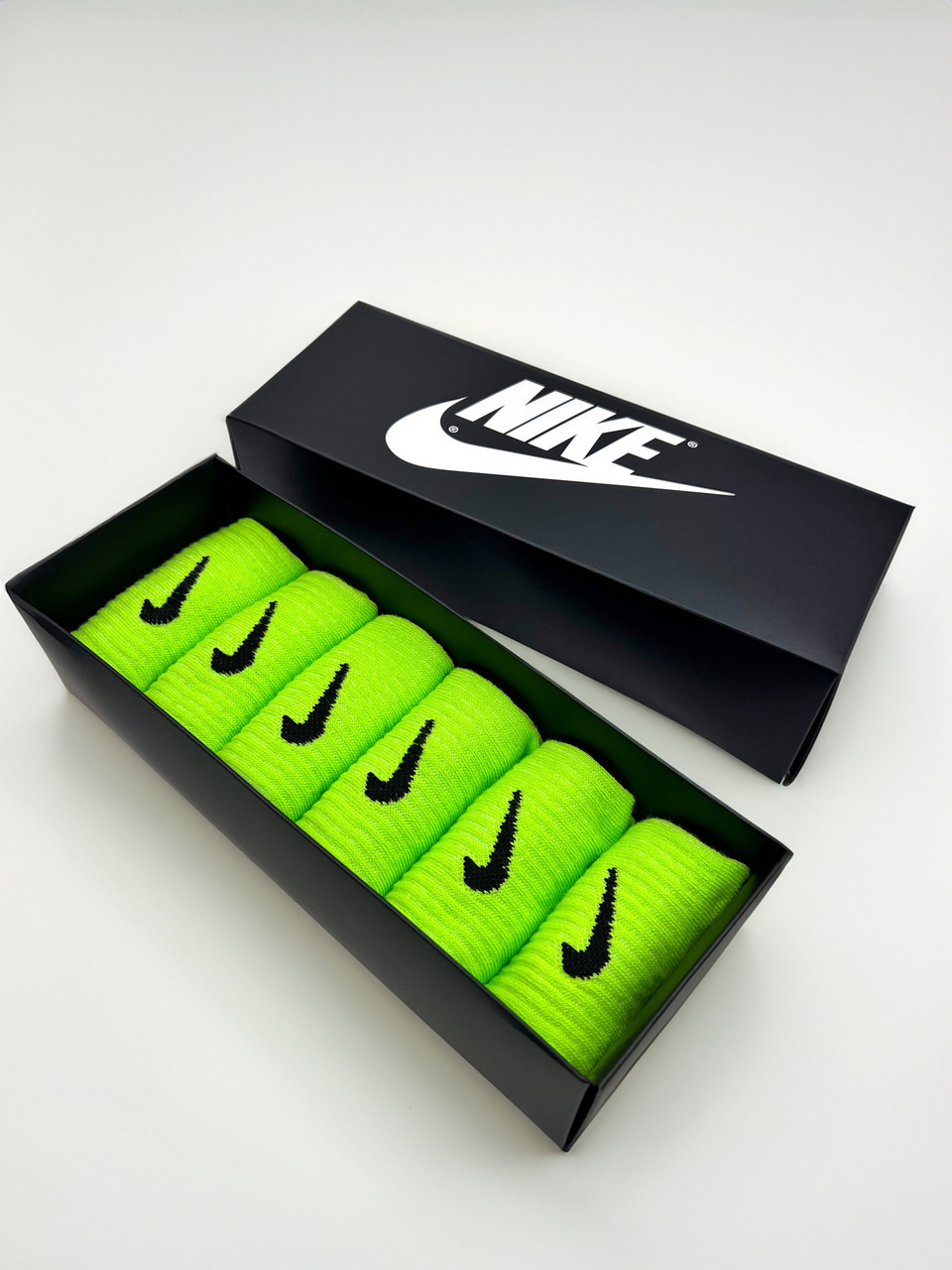 Подарунковий набір салатових короткіх 35-41 жіночіх в чорному боксі Nike/найк — 6 пар шкарпеток