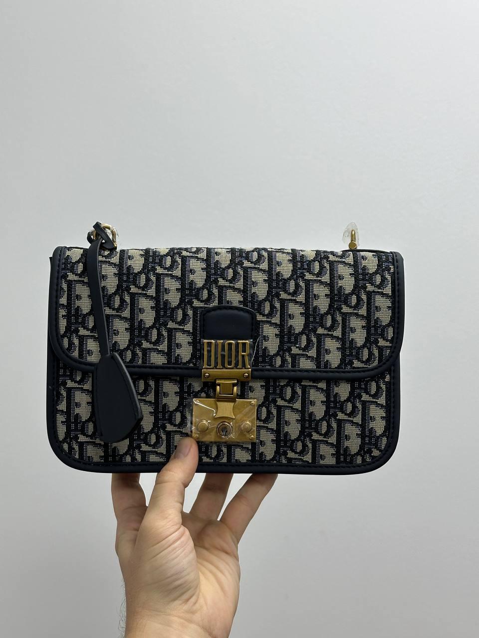 Жіноча брендова сумка Крістіан Діор / стильна жіноча сумочка на ремені, фото 1