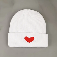Шапка з сердечком дитяча в'язана біла зимова шапка на зиму для дітей тепла білого кольору шапка біла жіноча
