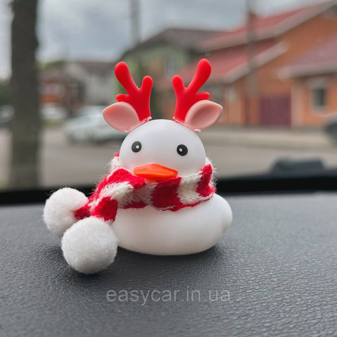 Качка декоративна з червоними вушками оленя