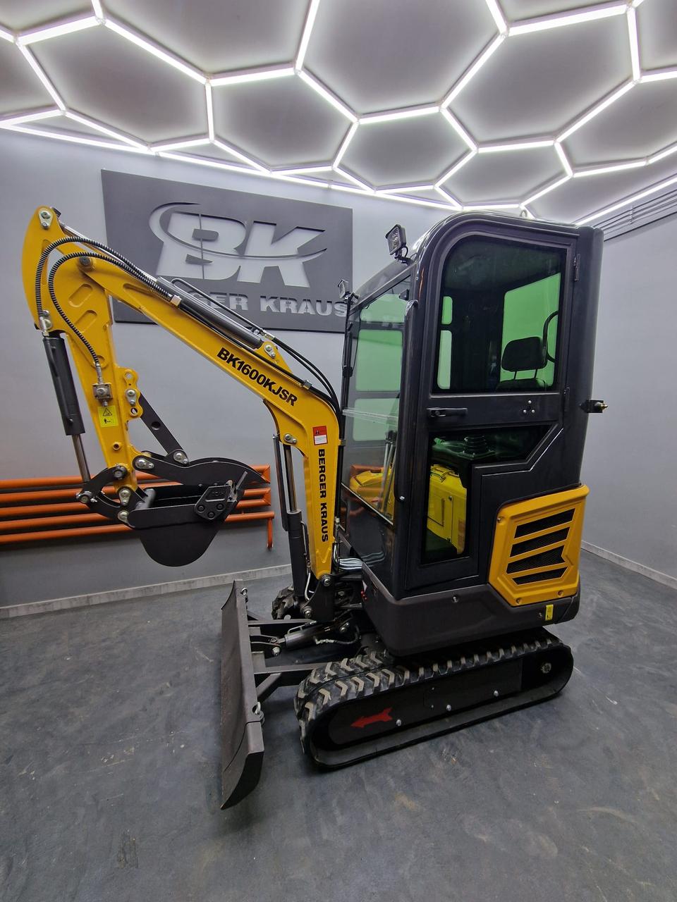 Міні-екскаватор Berger Kraus BK1600KJSR з навісним обладнанням для двигуна KUBOTA