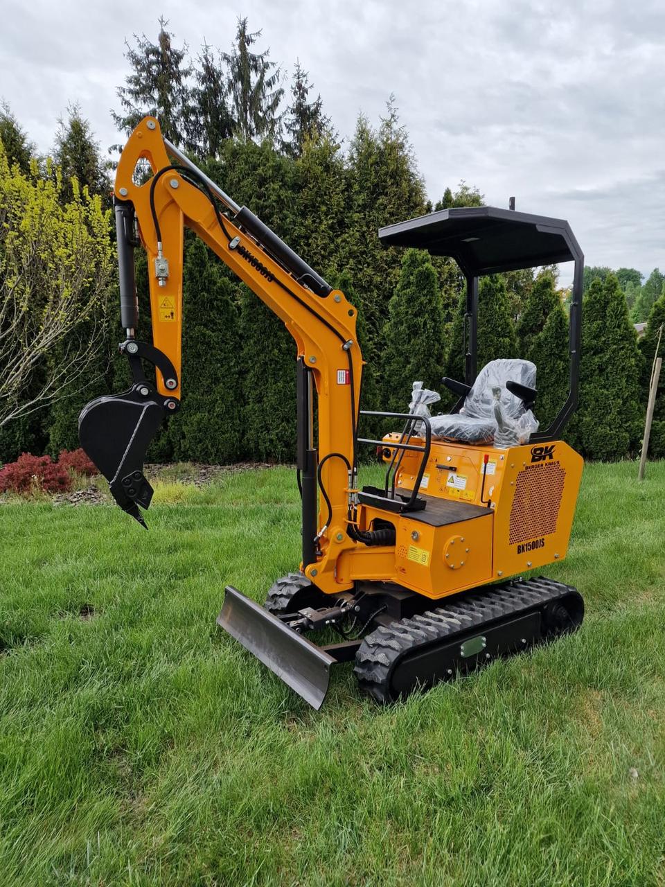 Міні-екскаватор Berger Kraus BK1500JS з джойстиком і навісним обладнанням KUBOTA