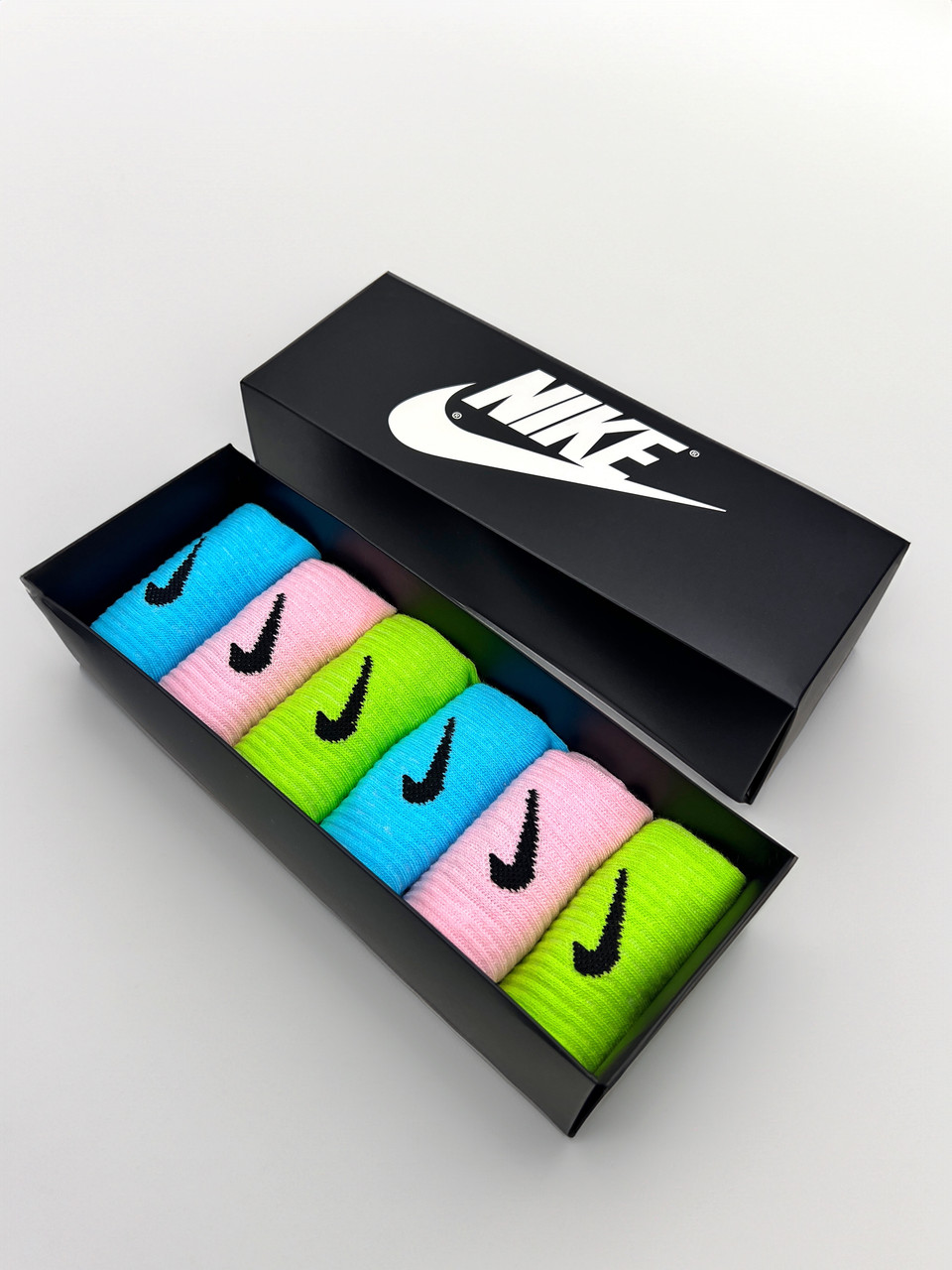 Подарунковий набір ассорті короткіх 35-41 жіночіх в чорному боксі Nike/найк — в коробці 6 пар шкарпеток