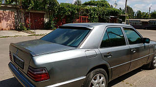 Спойлер на дах та багажник для Mercedes W124 (тільки 4-дверний седан)