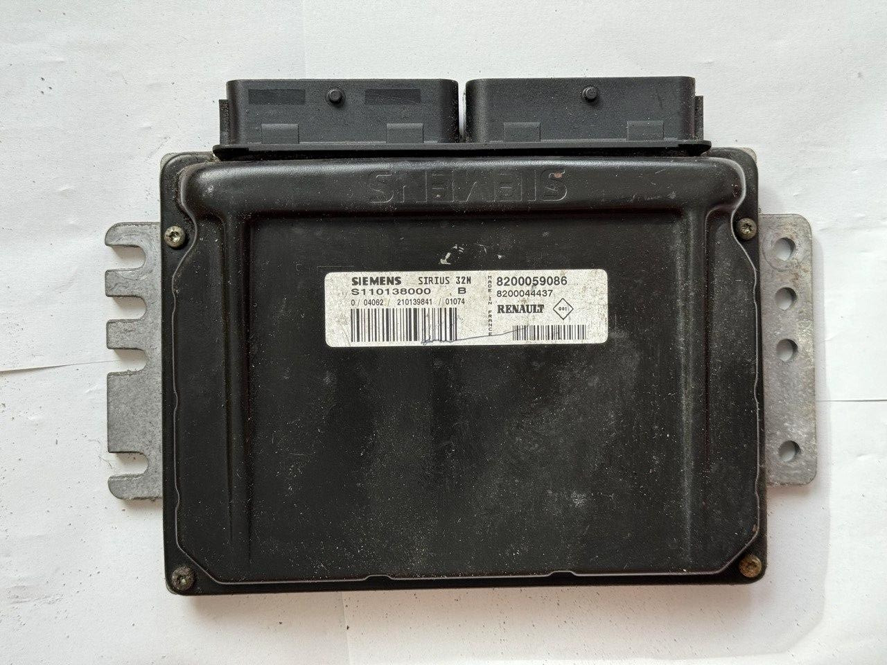 Електронний блок керування Renault Siemens S110138000B / 8200059086