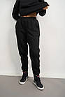 Жіночі зимові спортивні штани чорні на флісі на резинці, фото 2
