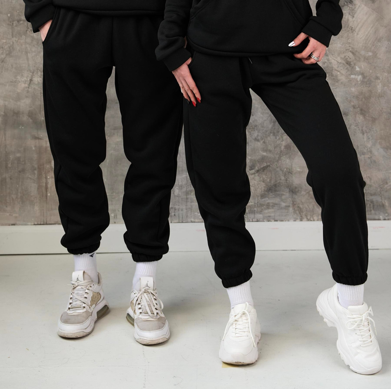 Жіночі зимові спортивні штани чорні на флісі на резинці, фото 1