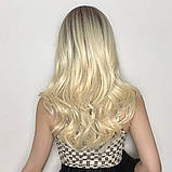 Перука блондинки з затемненими коренями, перука блондинки хвиляста, фото 4